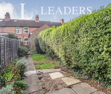 2 bedroom terraced to rent - Photo 2