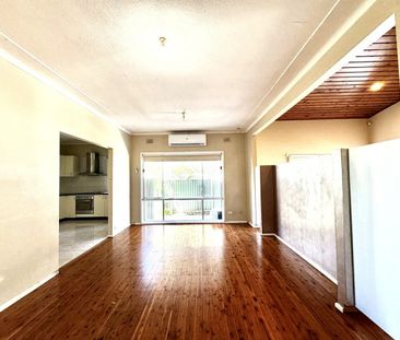 50 Surrey Street, Minto - Photo 1