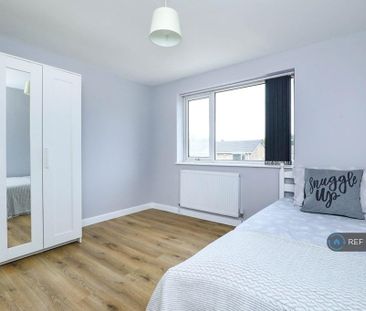 1 bedroom in a house share to rent - Photo 3