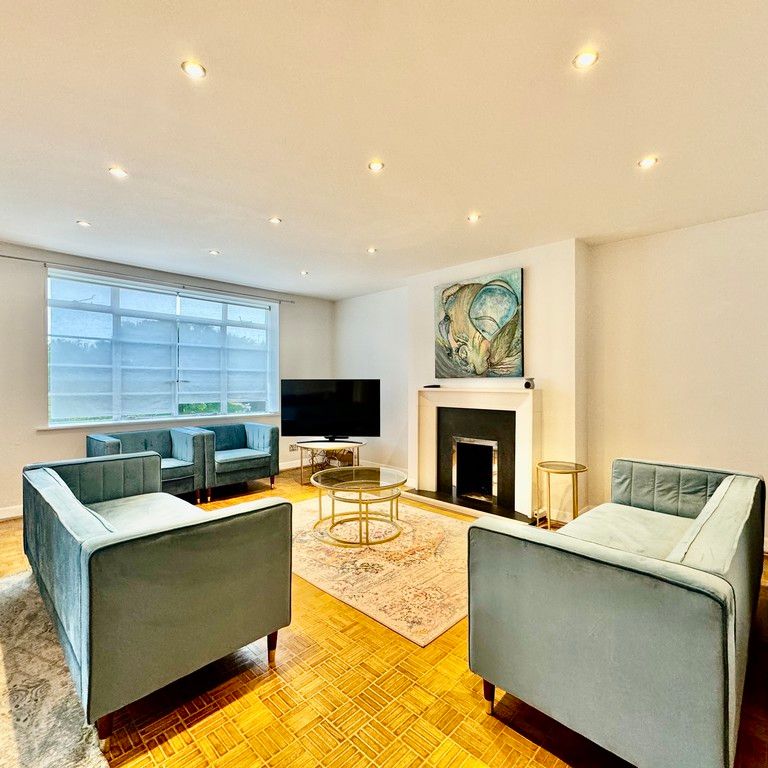 3 Bedroom Apartment, Kersfield Road, Putney - Photo 1