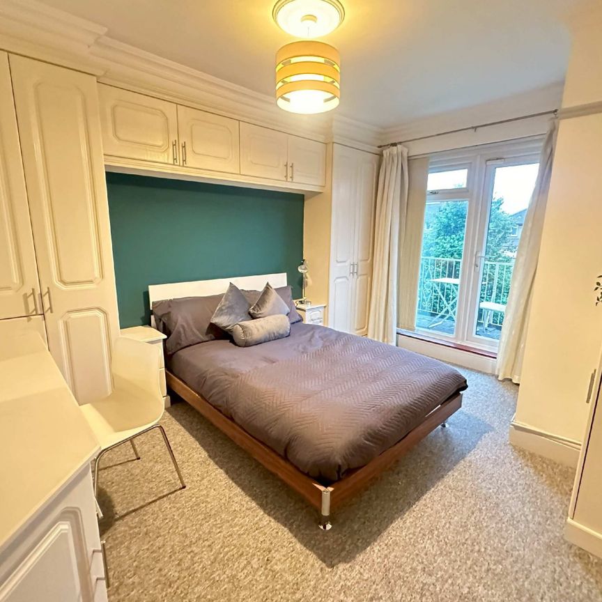 GRITTLETON ROAD - DOUBLE ROOM - Photo 1