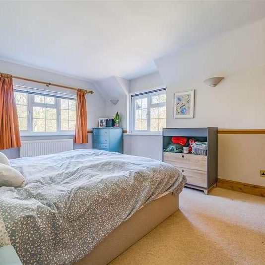 Haines Hill, Twyford, Hurst, Reading, Berkshire, RG10 - Photo 1