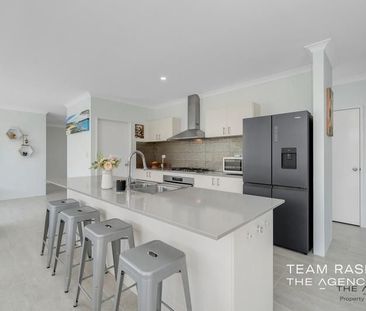 Where Comfort Meets Modern Family Living - Photo 2