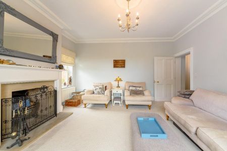 4 bedroom detached house to rent - Photo 2