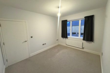 3 bedroom semi-detached house to rent - Photo 5