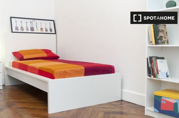 turin, Piedmont 10143 - Photo 1