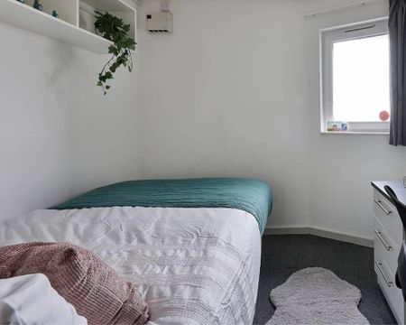 1 bedroom in a flat share to rent - Photo 5