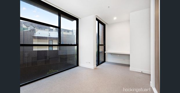 Near New Townhouse With Private Courtyard - Photo 1