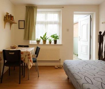 Sycamore Avenue, London, W5 - Photo 6