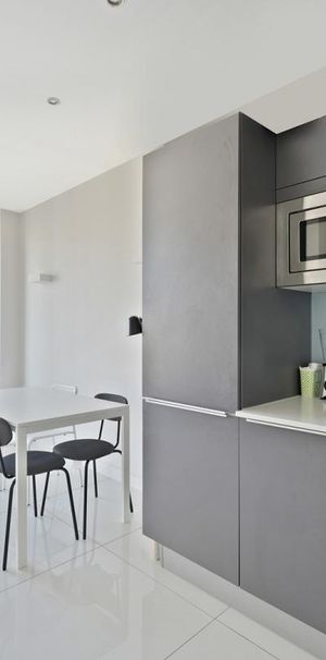 1 bedroom flat in London - Photo 1