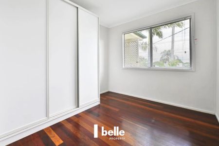 Immaculate Family Home in Prime Springwood Location - Photo 2