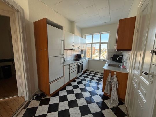 Flot 3 værelses lejlighed med stor vestvendt altan - Photo 1