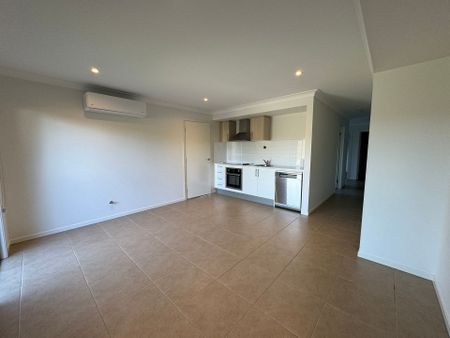 Low Maintenance 2 bedroom Unit - Photo 4