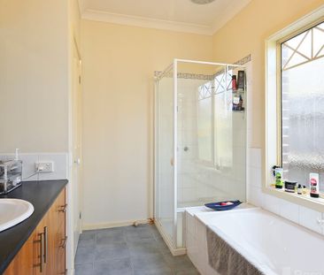 SINGLE LEVEL TOWNHOUSE - Photo 1