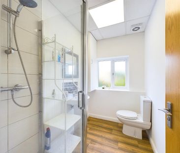 1 bedroom Flat To Let - Photo 3