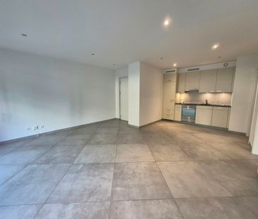 2PCES RECENT IN THE CITY CENTER - Photo 3