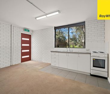 Lyneham Bedsit in serene location - Photo 1
