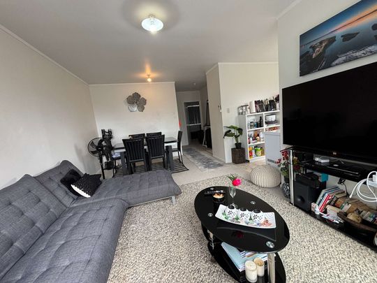 2 bedrooms, Te Atatu South - Photo 1