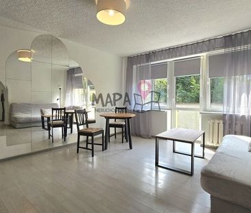 Centrum! Duża kawalerka z balkonem i parkingiem. - Photo 2