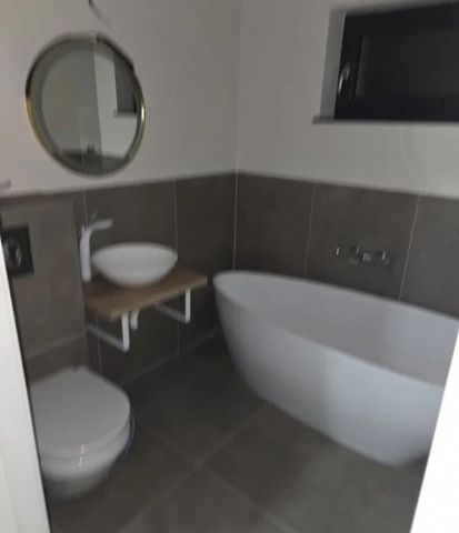 Casa de inchiriat in Lazu, Lazu - 90 mp - Fotografie 4