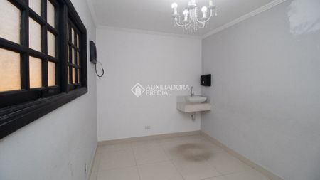 Sobrado com 4 quartos e 135m² para alugar em Vila Bastos, Santo André. - Photo 4