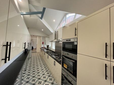 1 bedroom in a house share to rent - Photo 4