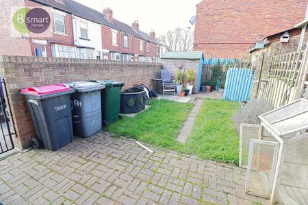 2 bedroom end of terrace house to rent - Photo 5