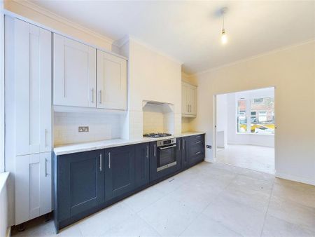 3 bedroom end of terrace house to rent - Photo 4