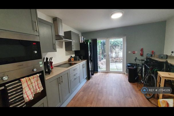 1 bedroom in a house share to rent - Photo 1