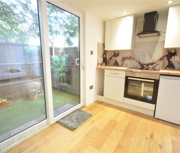 8 Woodcote Hall. 8 Woodcote Road, Epsom, Surrey, KT18 7QQ - Photo 6