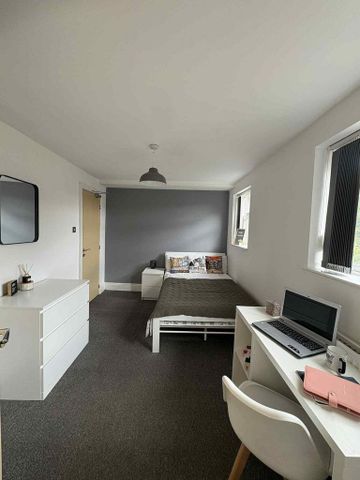 1 bedroom in a house share to rent - Photo 2