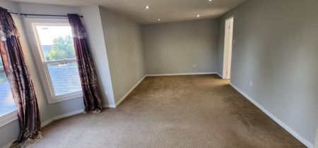 For Lease - 264 Wright Crescent, Ajax, Ontario - Photo 3