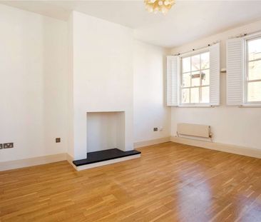 A well-presented two bedroom apartment in the heart of the City. - Photo 2