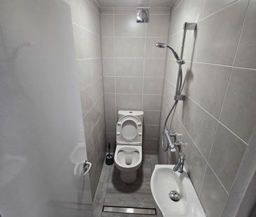 Room in a Shared House, Silver Street, N18 - Photo 3