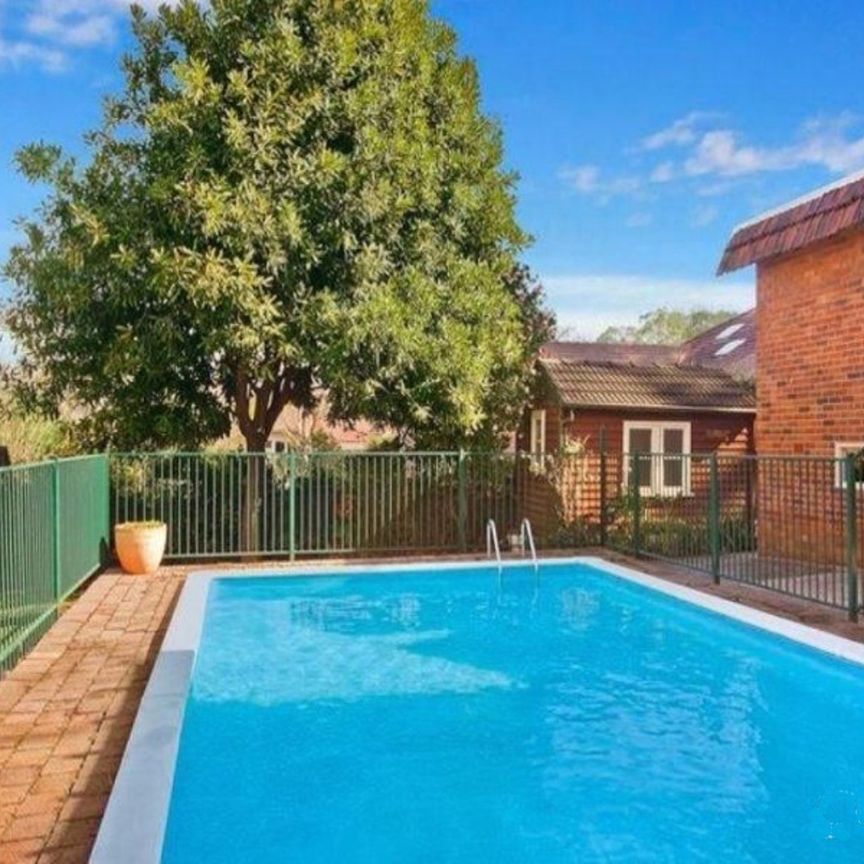 Exquisite Single-Level Family Residence in Coveted Killara Locale - Photo 1