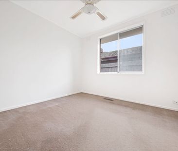 Spacious and Bright 3-Bedroom Home in Epping - Photo 4