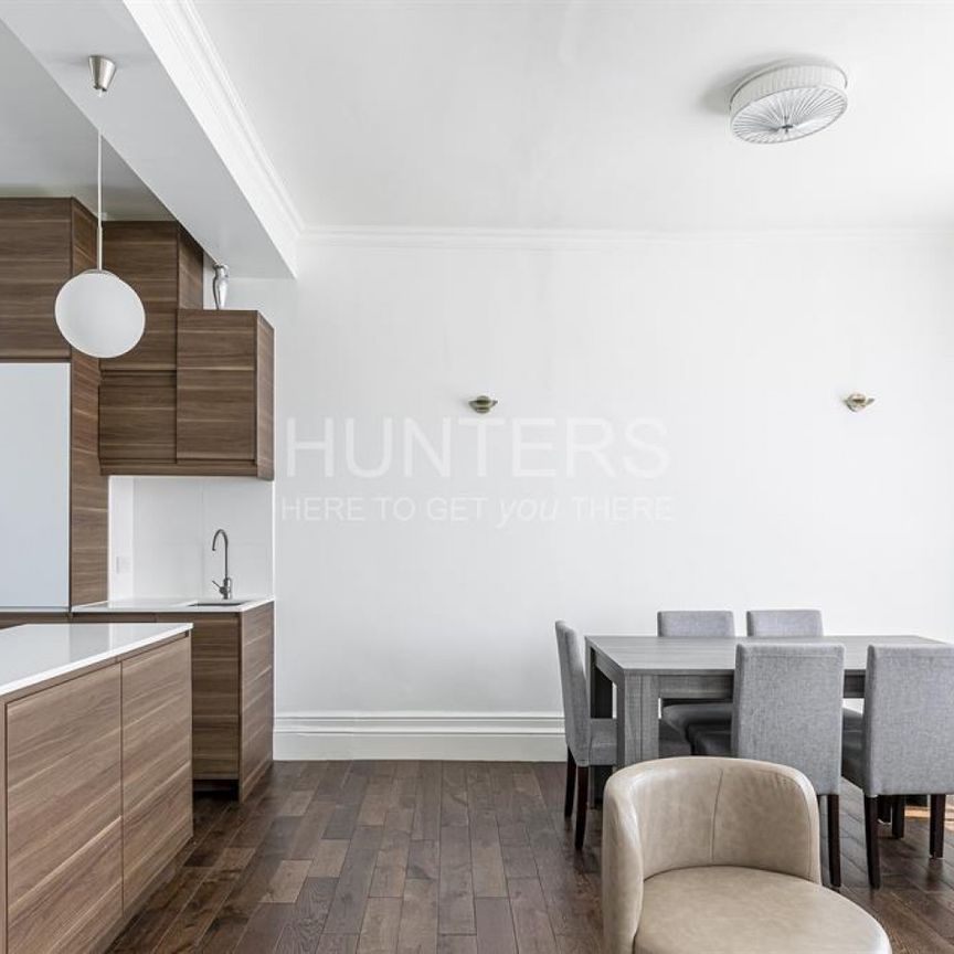 3 bedroom Flat To Let - Photo 1