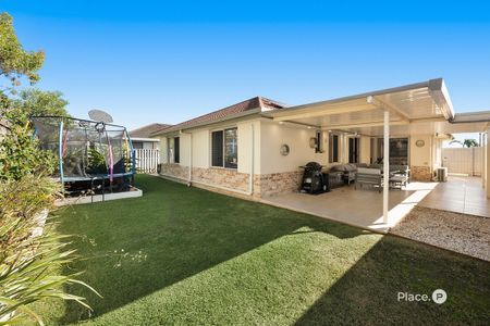 17 Ross Place, Wakerley QLD 4154 - House For Rent | Domain - Photo 5