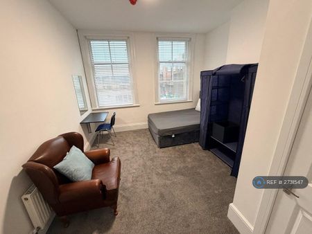 1 bedroom in a house share to rent - Photo 4