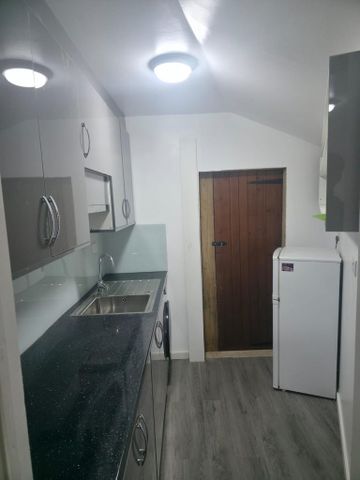 Studio to rent - Photo 3