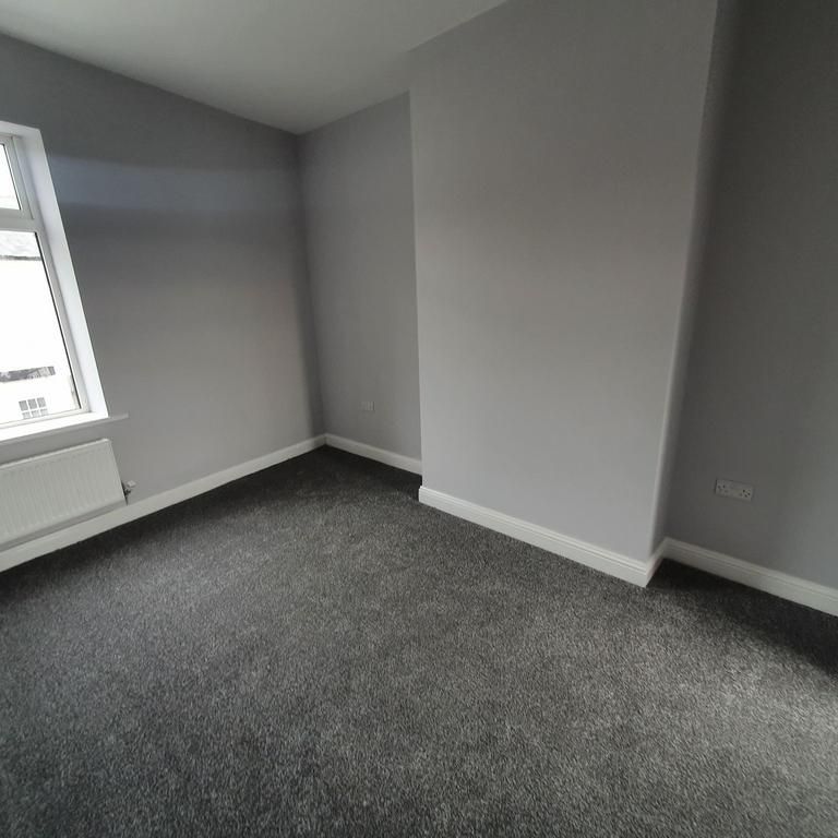 2 bedroom end of terrace house to rent - Photo 1
