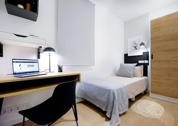 Calle Salamanca, Valencia, Valencian Community 46005