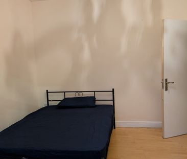 Room in a Shared House, Chester Road, E16 - Photo 6