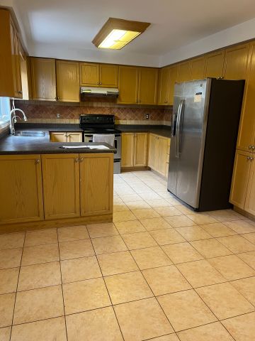 For Lease - 18 Egypt Drive, Brampton, Ontario - Photo 2