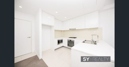 Two bedrooms apartment with two parking and Huge private roof top balcony - Photo 4