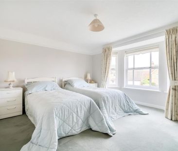 4 bedroom detached house to rent - Photo 2