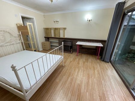 Room in a Shared House, Brill Close, CV4 - Photo 2