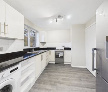 Knaves Hollow, Wooburn Moor, High Wycombe,HP10 - Photo 3