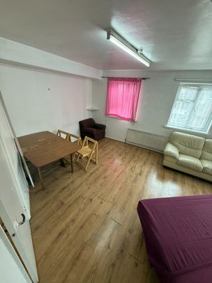 3 Bed Flat, Ealing Road, HA0 - Photo 1