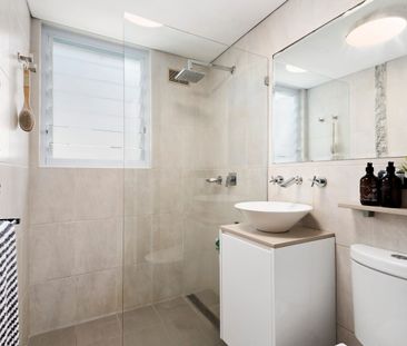 Renovated apartment with a leafy aspect - Photo 6